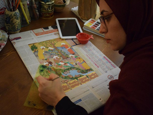 صنایع دستی؛ بهترین منبع درآمد برای زنان خانه دار / کم توجهی مسئولین به هنر بر هیچ کس پوشیده نیست