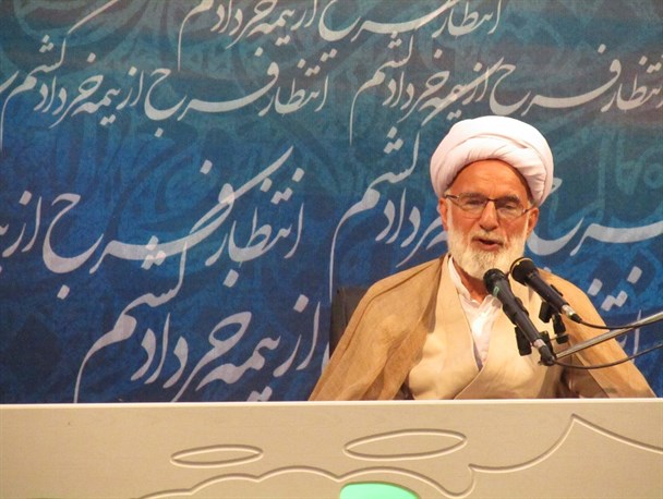 قیام امام خمینی(ره)،کفر و ظلم را به آتش کشید/سال ۴۲ مردم از هیچ کوششی در دفاع از مرجعیت شیعه دریغ نکردند