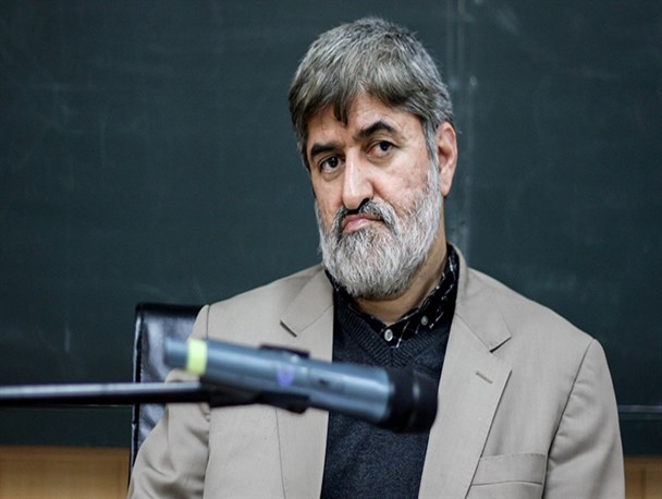 شگفتا که شعارهای عده‌ای خاص را دلیل خواست اکثریت می‌دانید!