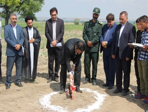 کلنگ زنی احداث مرکز خدمات جامع سلامت روستایی در اصلاندوز+تصاویر