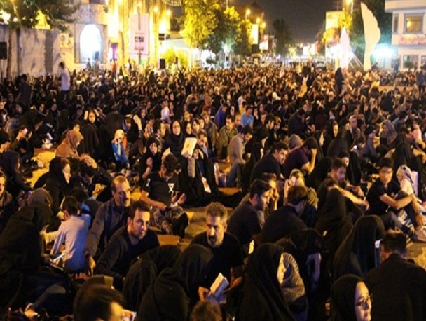 احیاء شب بیست‌ و‌ یکم ماه رمضان در جوار شهدای گمنام قائم‎شهر