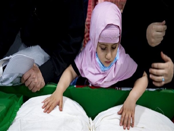 تدفین پیکر شهید حسن عبداله‌زاده در حرم حضرت عبدالعظیم(ع)/ تشییع و تدفین دو شهید گمنام در بوستان اندیشه