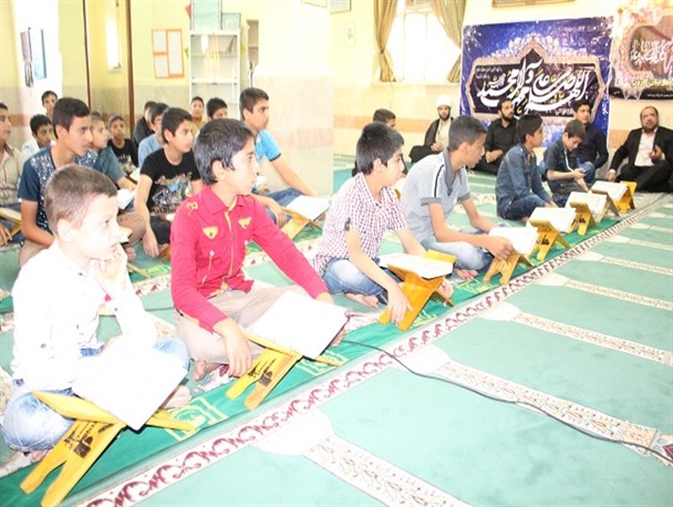 محفل انس با قرآن دانش آموزان در ماه مبارک رمضان +تصاویر