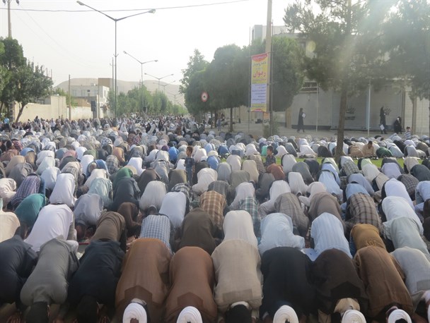 اقامه نماز عید فطر در اسلام آبادغرب+ تصویر