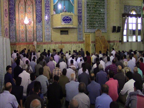 نماز عید سعید فطر به امامت امام جمعه شهرستان اقامه شد