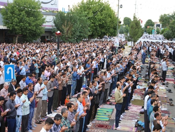 نمایش شکوه اوج بندگی در نماز عید فطر میاندوآب از لنز دوربین