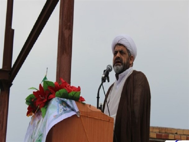 تاکید امام جمعه اصلاندوز بر برخورد شدید با حقوق های نجومی برخی مدیران