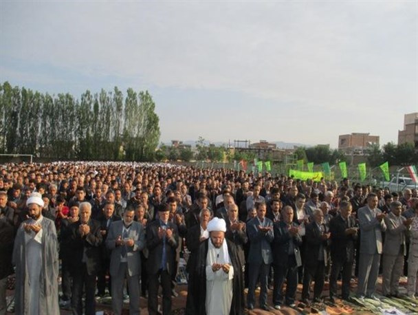 نماز عید سعید فطر چالدران +تصاویر