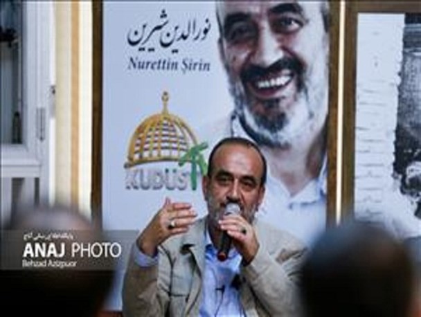 تمامی مسلمانان جهان باید زیر پرچم امام خامنه‌ای متحد شوند