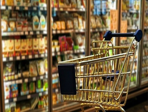 افزایش گرانفروشی و کالای تقلبی در زنجان/ بازار زنجان به حال خود رها شده است