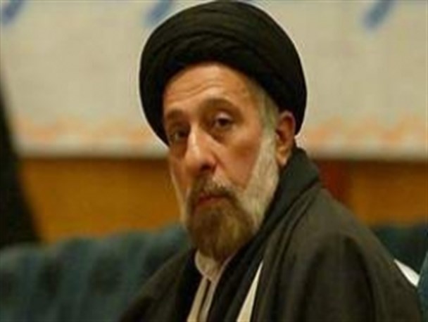 شعار نه غزه نه لبنان و پاره کردن عکس امام (ره) ساختگی صدا و سیما بود!
