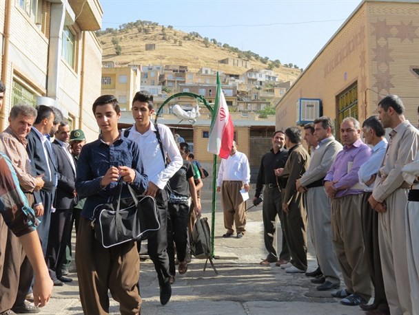 اعزام دومین کاروان راهیان نور دانش آموزی سروآباد به مناطق عملیاتی