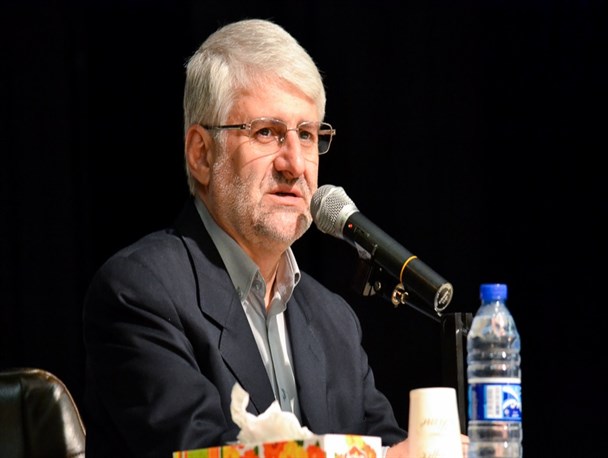 احمدی نژاد بیاید اصلی‌ترین رقیب روحانی در انتخابات می‌شود/ دولت با اجازه چه کسی دلارهای آزاد شده را هزینه کرده است؟