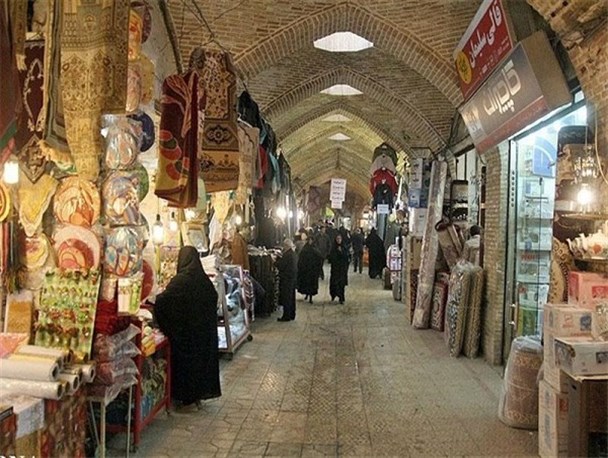 آغاز جشنواره طولانی ترین بازار مسقف کشور/ بازدید گردشگران از جالب‌ترین مجموعه‌ تاریخى - تجارى ایران