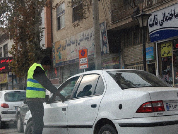 فعالیت پارک‌بان‌ها در 11 نقطه اهواز قانونی است/ عده‌ای بدون مجوز از مردم بابت پارک خودرو پول می‌گیرند