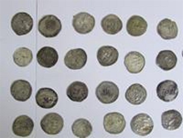 دست قاچاقچیان از 223سکه تاریخی در زنجان کوتاه شد/برخورد جدی با دفاتر متخلف دارای سفر ترکیه