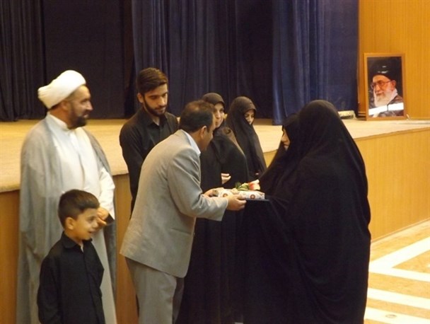 جشن روز دختر و تجلیل از خانواده شهید مدافع حرم «سیدرضا مراثی»
