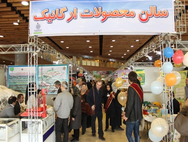 غرفه فروش انگور سیاه و عسل در بانه راه اندازی می شود