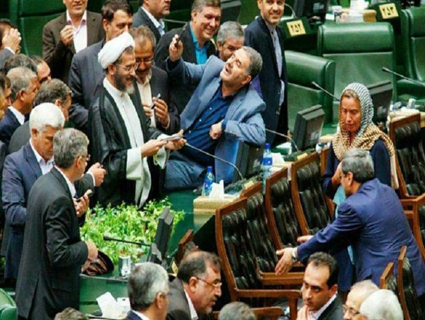 جایگاه نمایندگان مجلس شورای اسلامی کجاست؟/سلفی با موگرینی چقدر ارزشمند بود؟