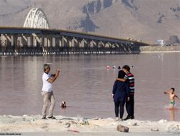 دریاچه ارومیه میزبان مسافران تابستانی/ تصاویر