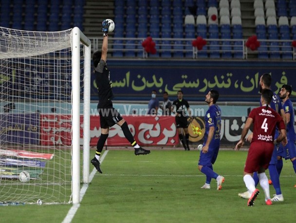 کامبک آبی‌ها کامل نشد/ گیتار ارسلان و پنالتی شیخ نتوانست 3 امتیاز را به تهران بیاورد