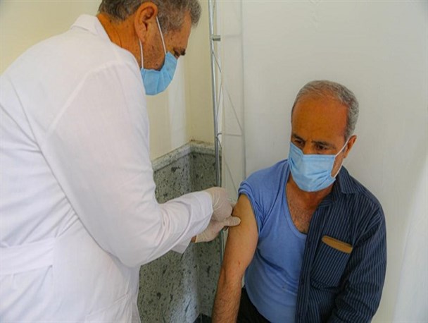 تزریق واکسن کرونا در مرکز واکسیناسیون ایثار بجنورد