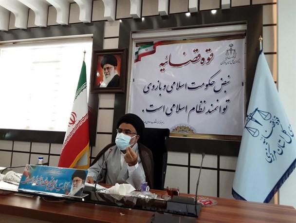 پایان دادن به سلطه ناجوان مردانه بنگاه های دروغ پراکن غربی مستلزم تلاش همه جانبه اصحاب رسانه است