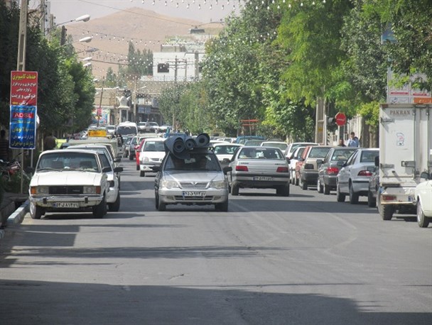گلایه رانندگان شازند از نبود پارکینگ عمومی