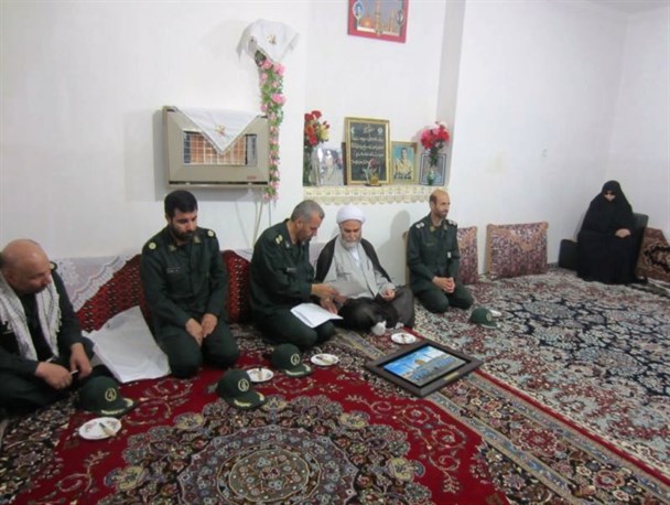 دیدار مسئولان با خانواده معظم شهدای نمین+تصاویر