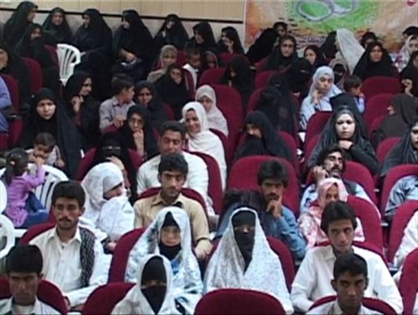 خانواده ها با دوری از تجملات و آداب غربی، زمینه ازدواج آسان جوانان را فراهم کنند