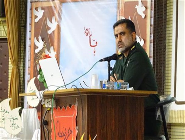 معاون راهبردی ستادکل سپاه در جمع دانشجویان بسیجی استان