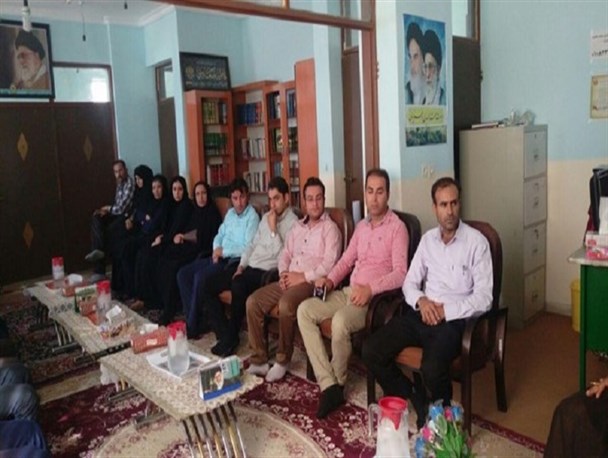 دیدار صمبمی پرسنل شبکه بهداشت با امام جمعه چرام+تصاویر