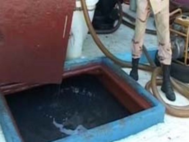 شناسایی و انهدام باند قاچاقچیان خارجی سوخت در مرزهای آبی هرمزگان/ 12 نفر متهم خارجی تبعه کشور فیلیپین دستگیر شدند