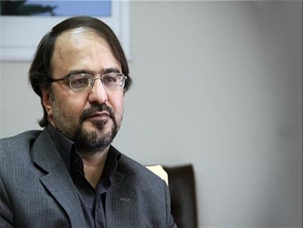 روایت دو زبانه رحمت امینی از «آوازخوان طاس»