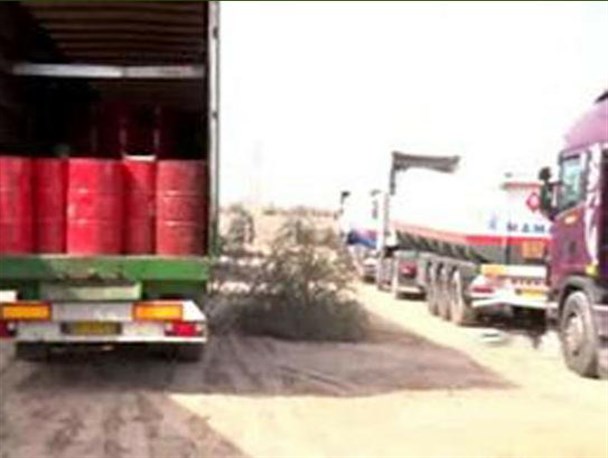 کامیون کشنده حامل ۲۰هزار لیتر روغن پایه قاچاق در بندرعباس توقیف شد