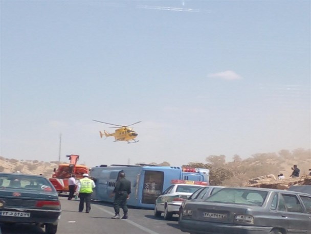 واژگونی اتوبوس در محور ایلام مهران بدون فوتی  ؛ ۱۵ نفر به بیمارستان انتقال یافتند