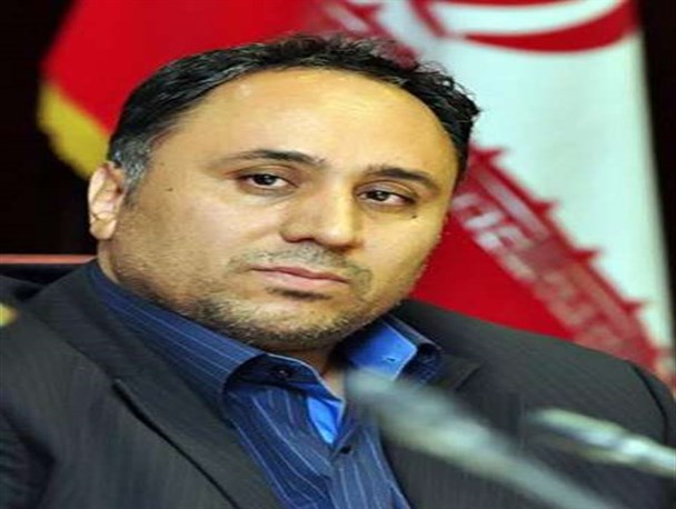 به خاطر دوست مستضعفم کفش نو خودم را خاکی می کردم