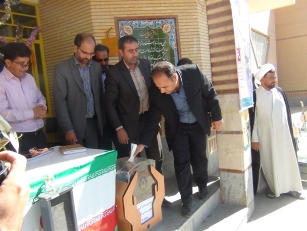 زنگ عاطفه ها در مدارس خنداب نواخته شد