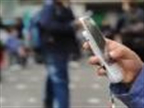 تلفن همراه مخل یادگیری است/گوشی بازی سرکلاس آینده دانش آموز را نابود می کند