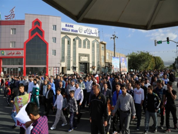 برگزاری همایش بزرگ پیاده روی با شعار «مبارزه همگانی با اعتیاد» در کامیاران