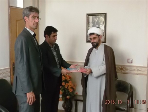 ارائه خدمات مناسب در نقاط روستایی مانع مهاجر فرستی می شود/راه اندازی ثبت نام کارت هوشمند ملی دراداره پست در ماهنشان