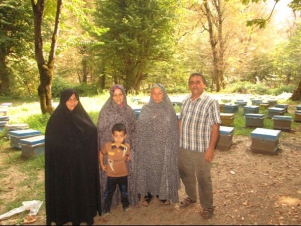طعم شیرین فعالیت اقتصادی سه خانواده شیرآبادی ها با درآمد  24 میلیون تومانی+ تصاویر