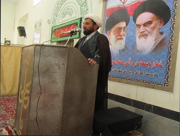 مبارزه با یزیدیان زمان، درسی است که باید از زندگی امام حسین (ع) گرفت