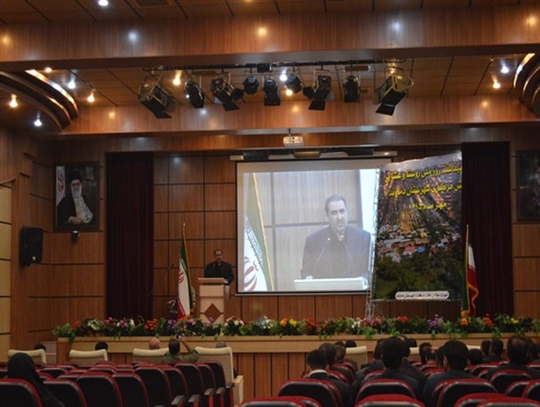عدم حضور برخی از مسئولان اجرایی در نشست هم‌اندیشی شوراها و دهیاران بخش مرکزی دماوند+تصاویر