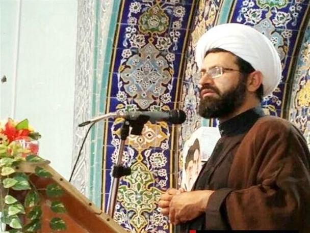 تلاش خائنانه برخی برای دورنگه داشتن عزاداری‌ها از سیاست دینی/شهید حاج حسین همدانی، «حبیب سپاه ولایت» است
