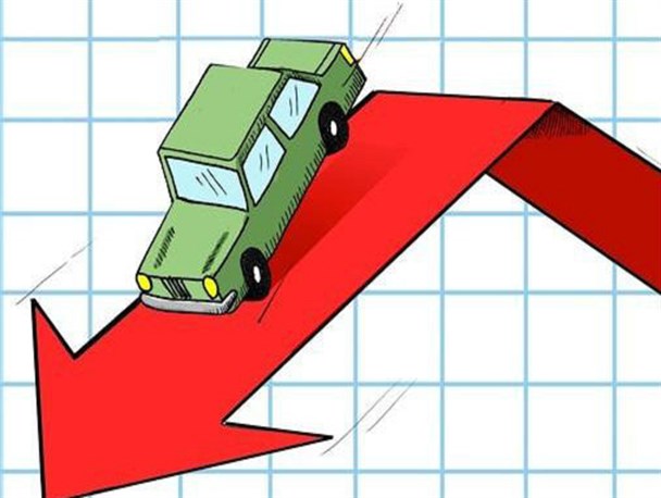 احتمال کاهش بیشتر قیمت خودرو وجود دارد/فعالیت ۱۵۰ نمایشگاه اتومبیل بدون مجوز در قم