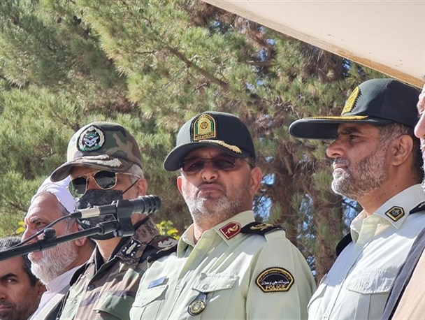 پلیس در اغتشاشات جانانه در میدان ایستاد