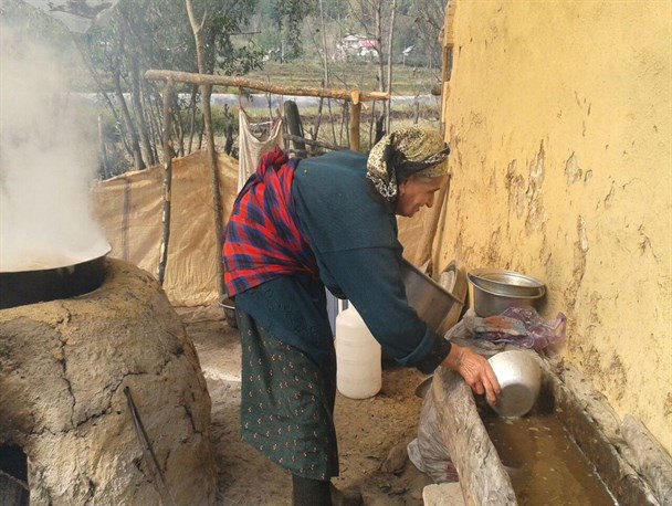 تصاویر /تهیه پخت دوشاپ در روستای ورمیه ماسال