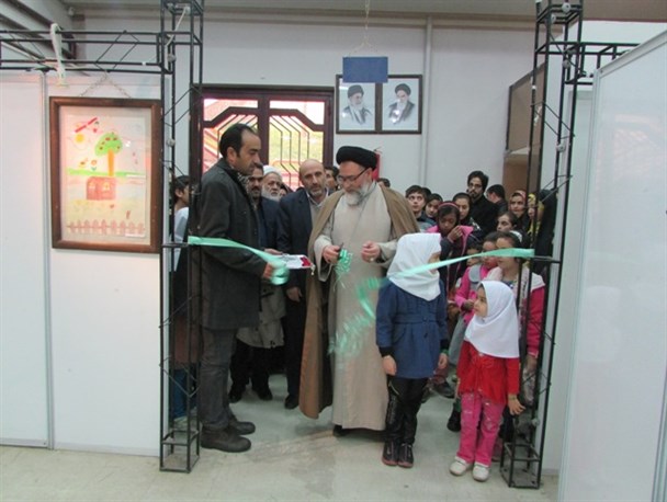 نمایشگاه نقاشی در فرهنگسرای خرمدره افتتاح شد