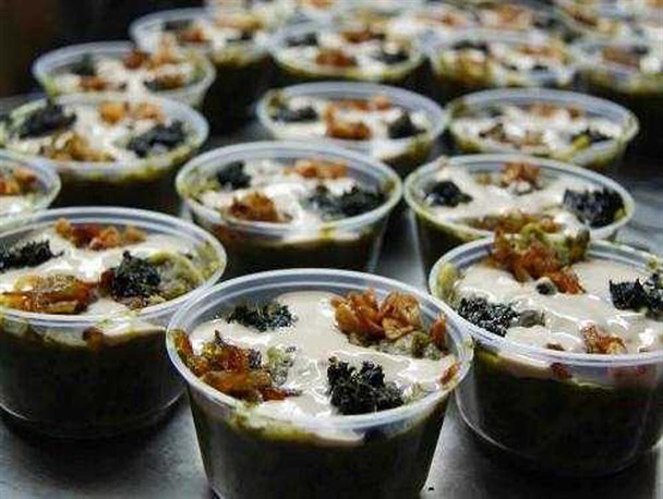 طبخ غذاهای گرم با داشتن شرایط در بوفه مدارس مانعی ندارد
